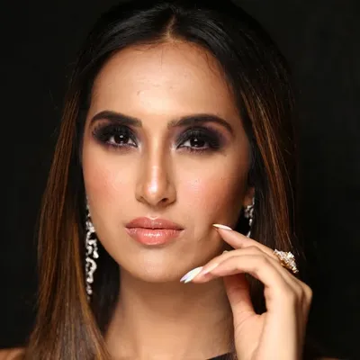Gayathri Malhotra Thakore profile