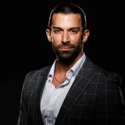 Robert Strauss profile