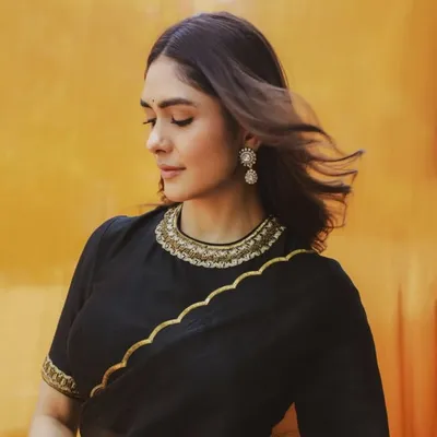 Mrunal Thakur profile