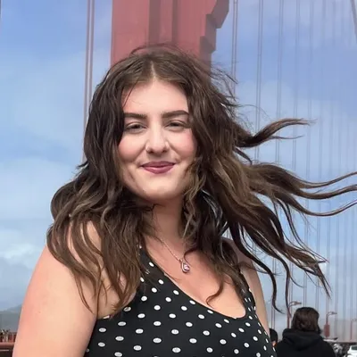 Eleni ✨ Content Creator profile