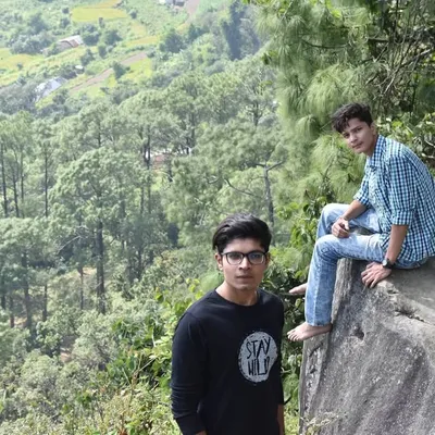2 Musketeers profile