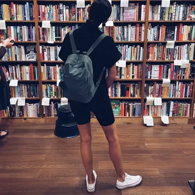 Toni ✨Bookstagrammer profile
