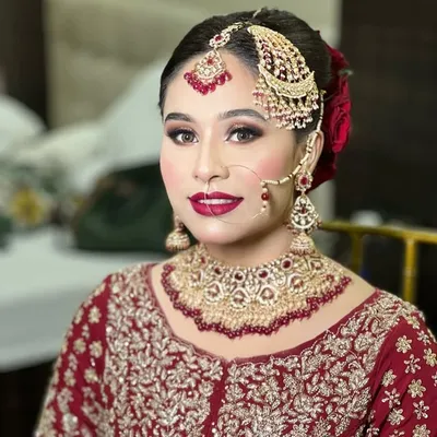 NADA HANIF KHAN. profile