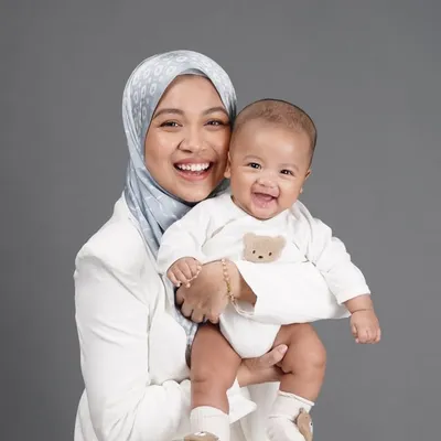 Nadia Azizi profile