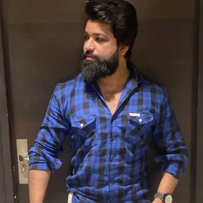 Naeem Khan profile