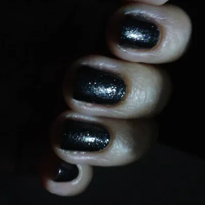 Caroline š
swatching in direct sunlightš profile