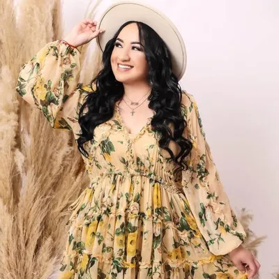 BRIDAL HAIR STYLIST & EDUCATOR profile