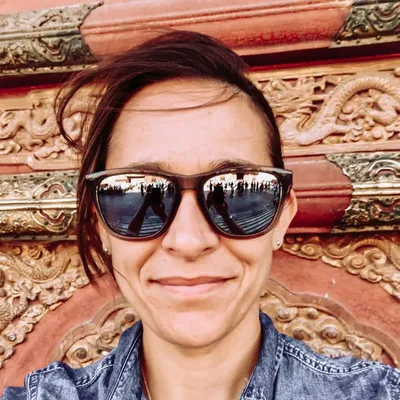 Nancy Scola profile