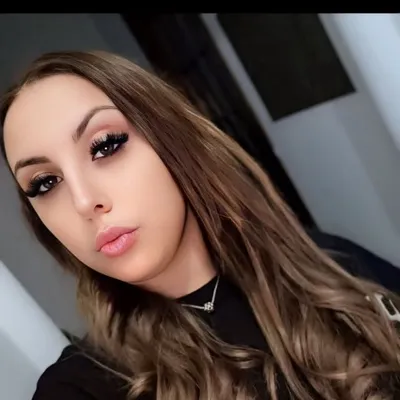 Naomi Bazzone profile
