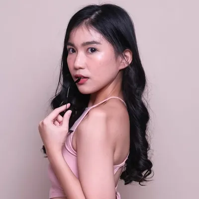 N a t a h l i a profile