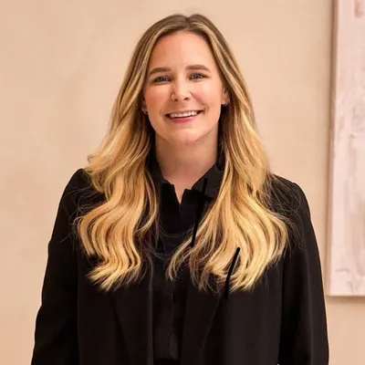 Natascha Lindemann | Beauty Photographer & AI Content profile