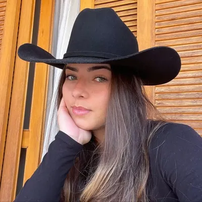 Nathalia Croce profile