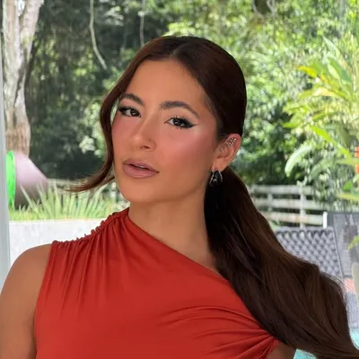 Nathalia Valente profile