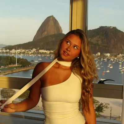 Nathália Costa profile