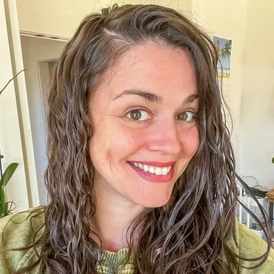 Stefani | Nervous System Coach for Anxiety & Chronic Illness profile