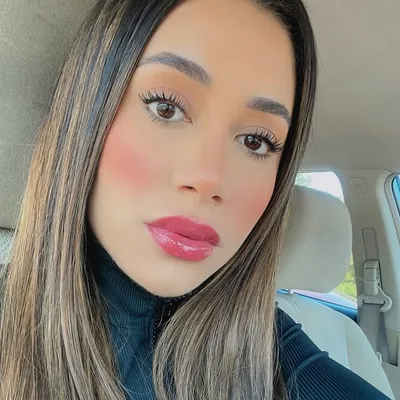 Naty White ๐ฃ profile