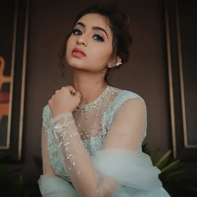 Navani Devanand profile
