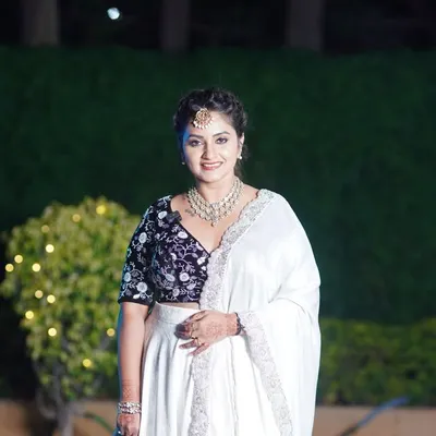 Naveena Yata