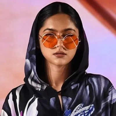 Navya✨ profile
