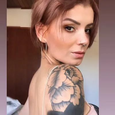 Nay Oliveira profile