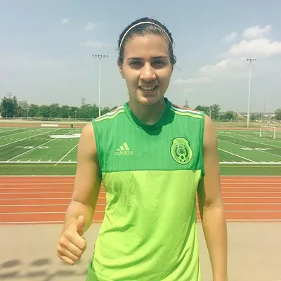 Nayeli Rangel profile