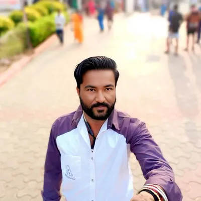 nays manek profile