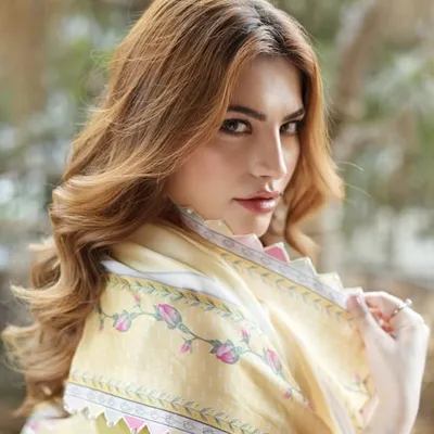 Neelam Muneer Khan profile