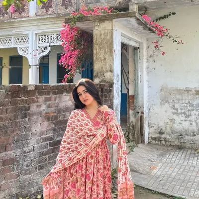 Neerja Thakurr | LONG HAIRED UNICORN ๐ฆ profile