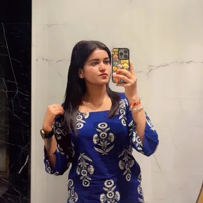 Navyá🦋 profile