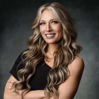 Lauren Neidenfeuhr | Functional Health + Fitness Coach profile