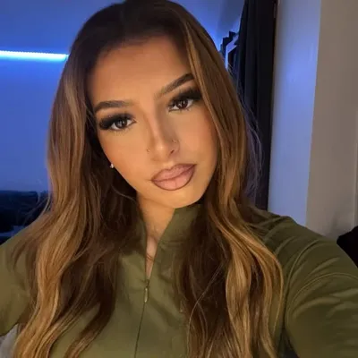Nesrineꨄ profile