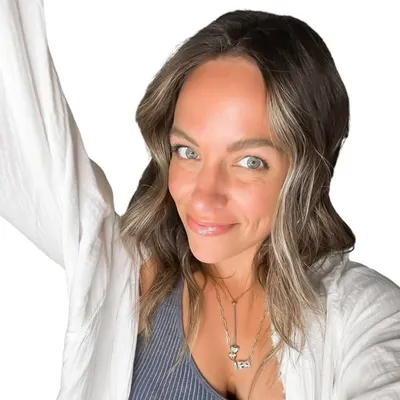ashley clayton | lifestyle content creator profile