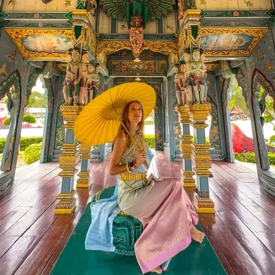 ESTHER ➡️TRAVELER profile