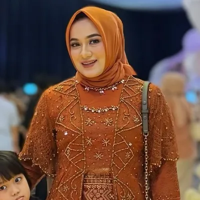 nia damayanti profile