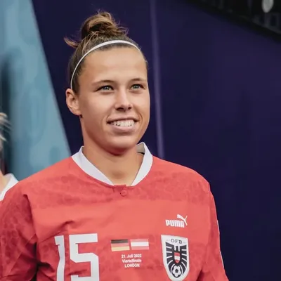 Nici Billa profile