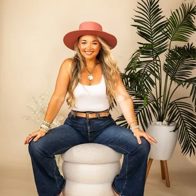 NICKI ODOM | DIY + Home Decor + Holidays + Hosting profile