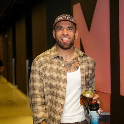Twitter Oficial: @Notamendi30 profile