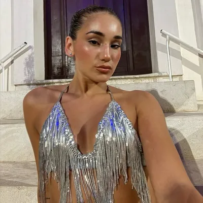 Nicole Azul Bizzozero profile
