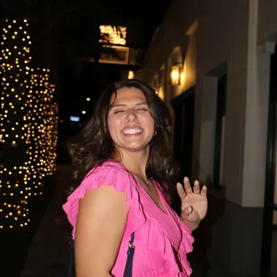 Nicole Mendes profile