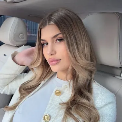 Nicole Dobrikov profile