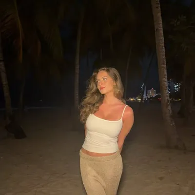 NICOLE LEONE profile
