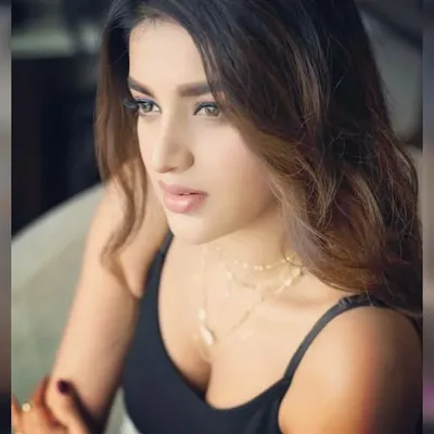 Nidhhi Agerwal ๐๐๐ profile