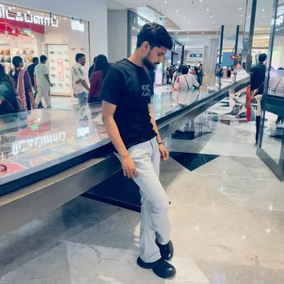 نکھل بھاردواج profile