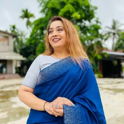 Nikita Dave - Mumbai Based Makeup Artist and Coach profile