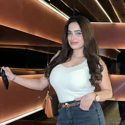Nikki Mehrolia profile