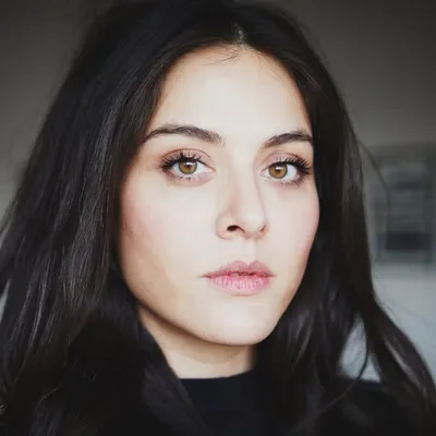 Nina Erfany-Far profile