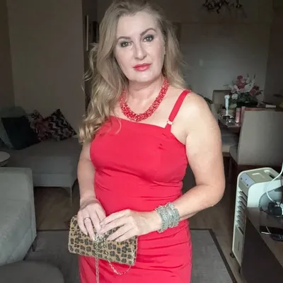 Nina Dela Roza profile