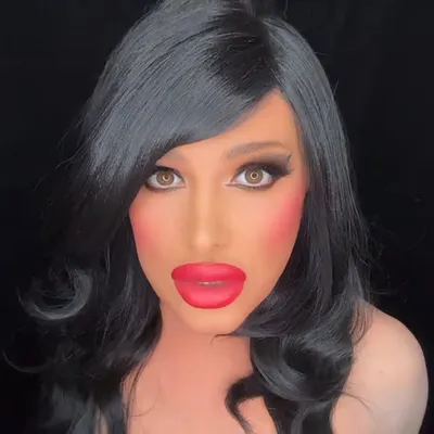 Nina Queer profile