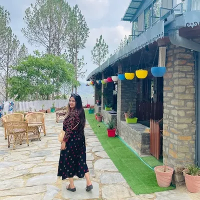 Nisha bhandari_official profile