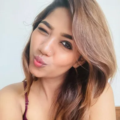 Outlooks by Nivi❤️ profile